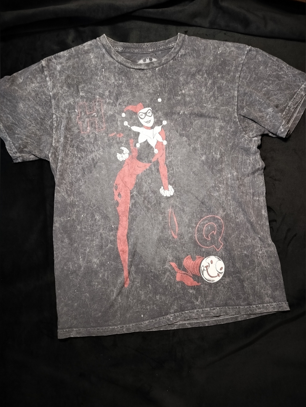 Vintage Harley Quinn 100% Cotton T-Shirt in Distressed Black and Red - Small
